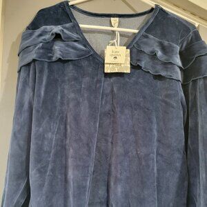 Kate Quinn long sleeve